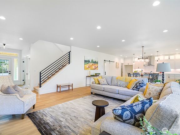 3rd image of 26807 3rd Avenue NE