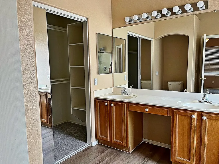 334 N Brighton Ln — Photo 10