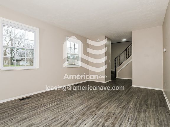 1487327_004_wm_-_living_room_13400890.jpg