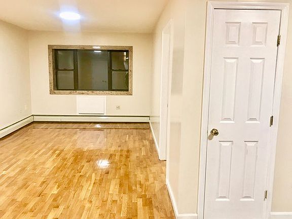 2nd image of 31 Stuyvesant Ave #2