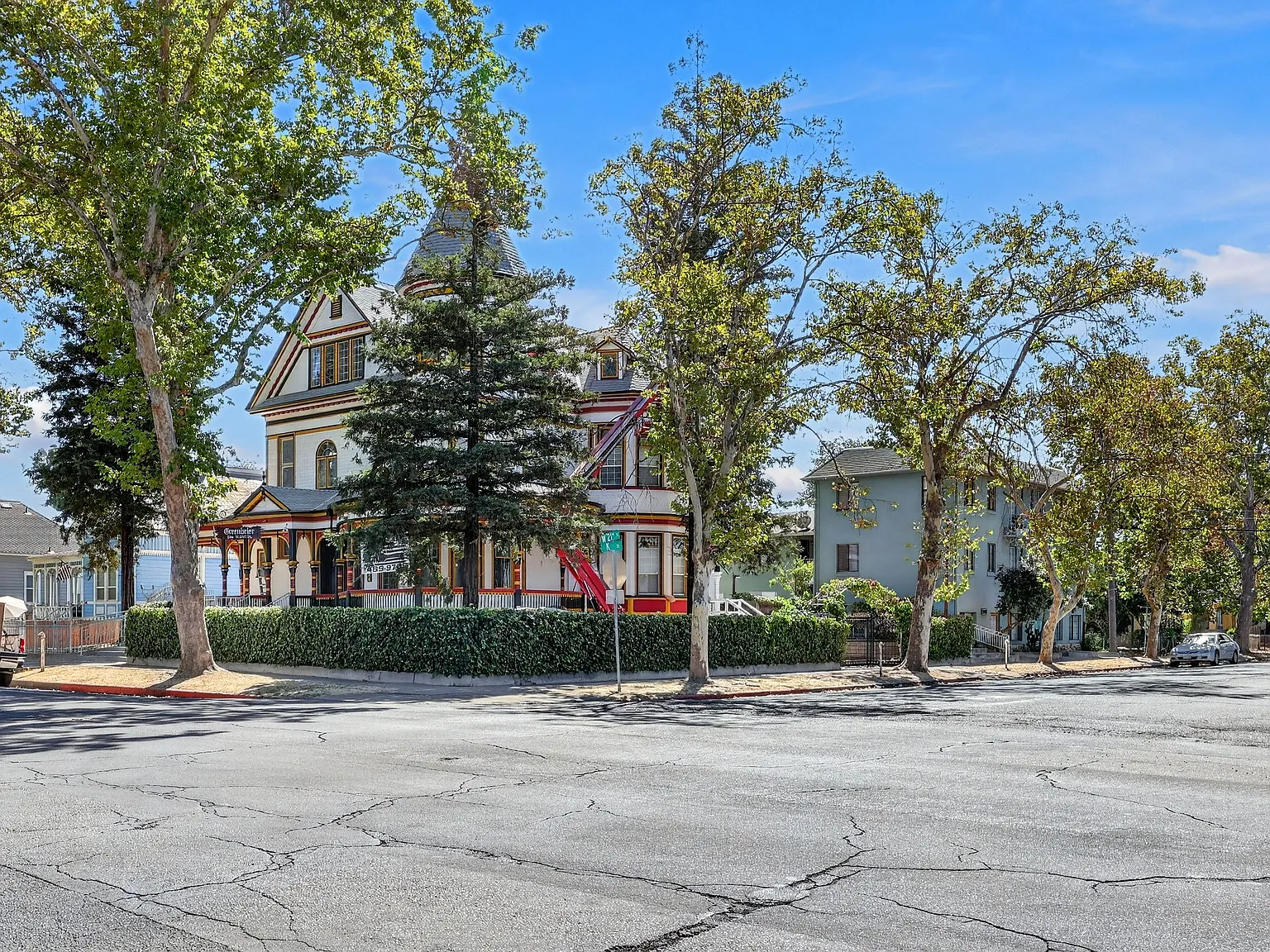 20 bed, 7206 sqft, $800 — Photo 1