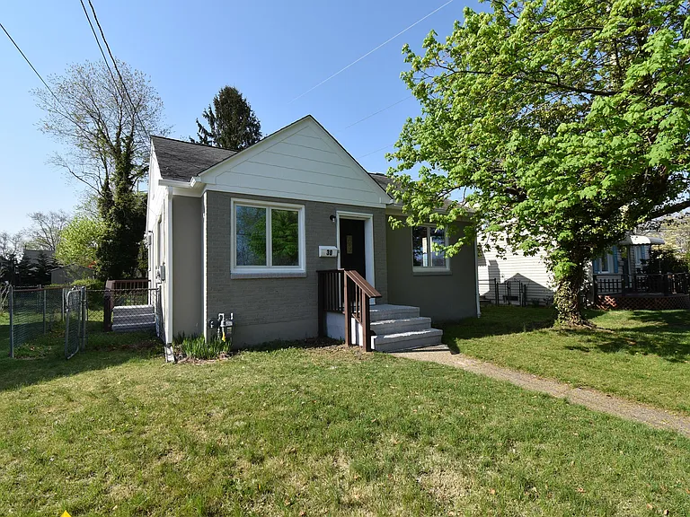 30 W 4th Ave — Photo 1