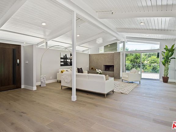 2nd image of 1215 Sierra Madre Villa Ave