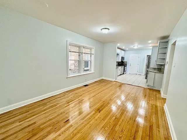 5618 N Artesian Ave #1 — Photo 5