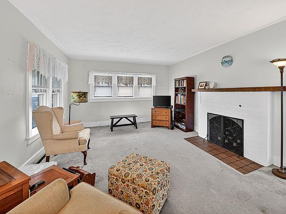 3rd image of 1958 Beverly Pl