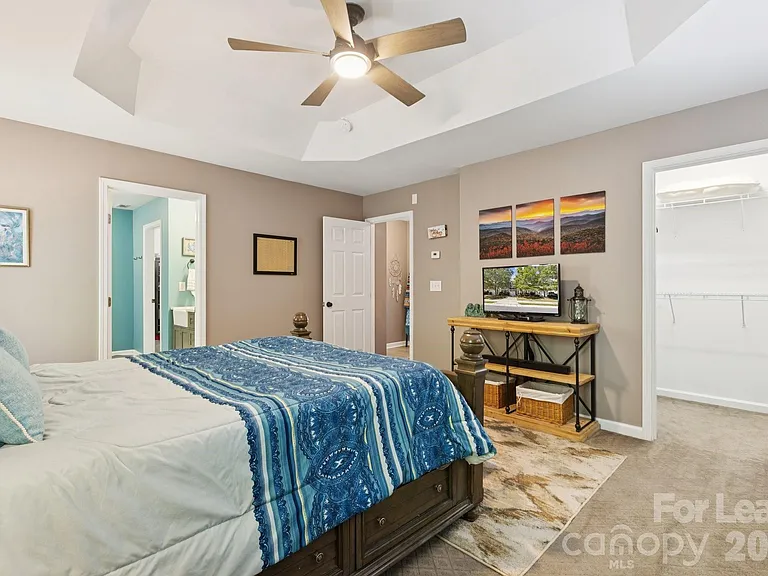 6037 Queens Walk Ct — Photo 19