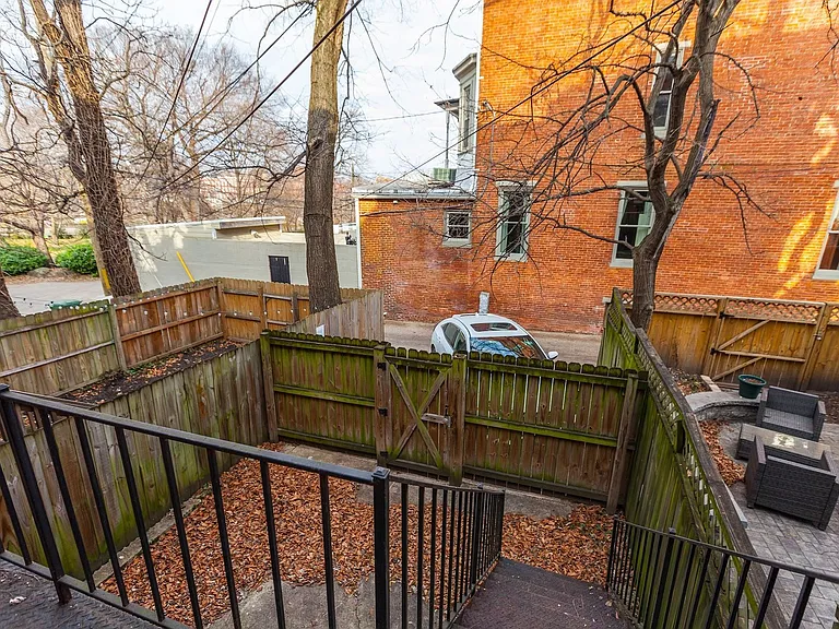 1805 Bolton St — Photo 30