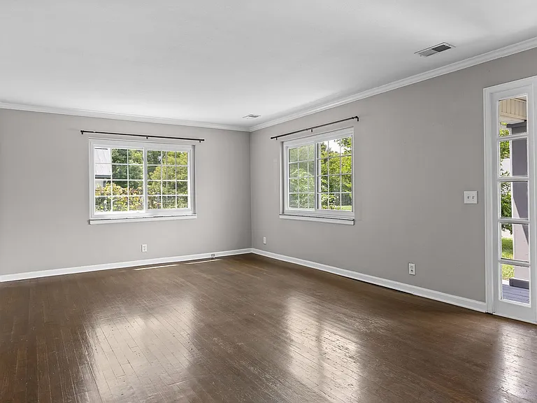 204 Haney Dr — Photo 5