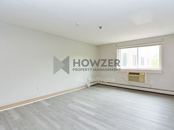 4th image of 215 Winter St APT 4J