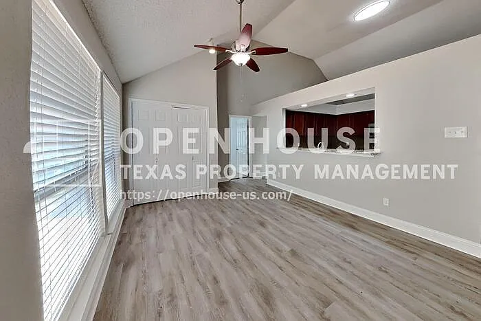 8201 Weatherly Dr — Photo 6