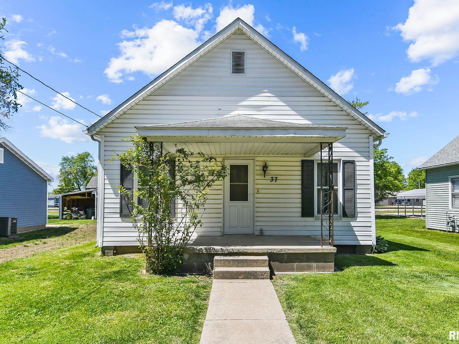 37 S State St, Divernon, IL 62530 Zillow