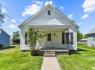 37 S State St, Divernon, IL 62530