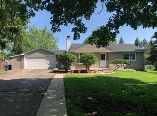 370 W Woodworth Pl, Roselle, IL 60172