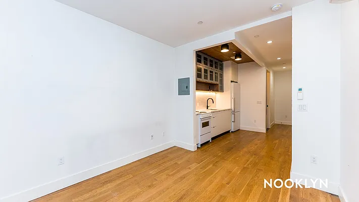 Rented by Nooklyn NYC LLC | media 52