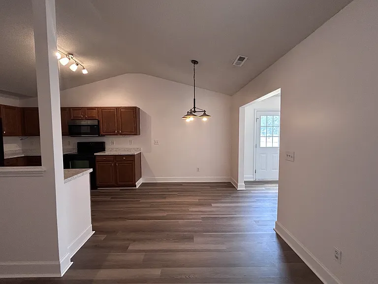 218 Bellegrove Dr — Photo 5