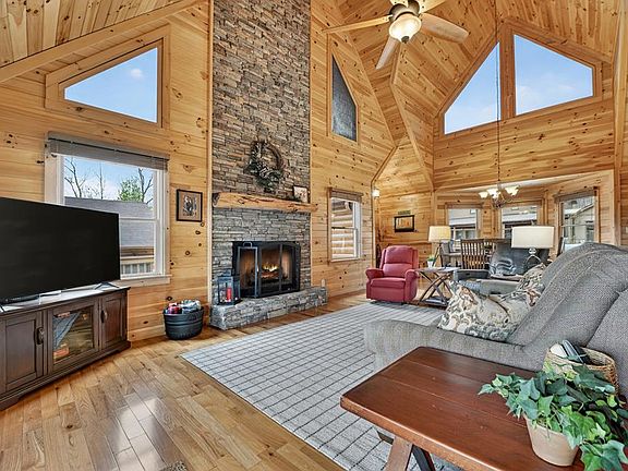4th image of 109 Chestnut Hills Ln