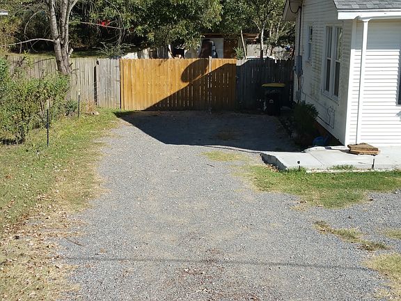 2nd image of 2811 Parkway Dr