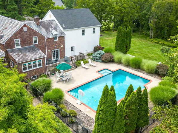 153 W Butler Ave, Chalfont, PA 18914