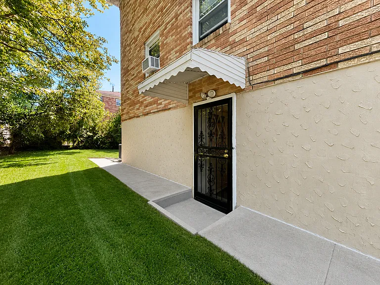 12 Caro St — Photo 13