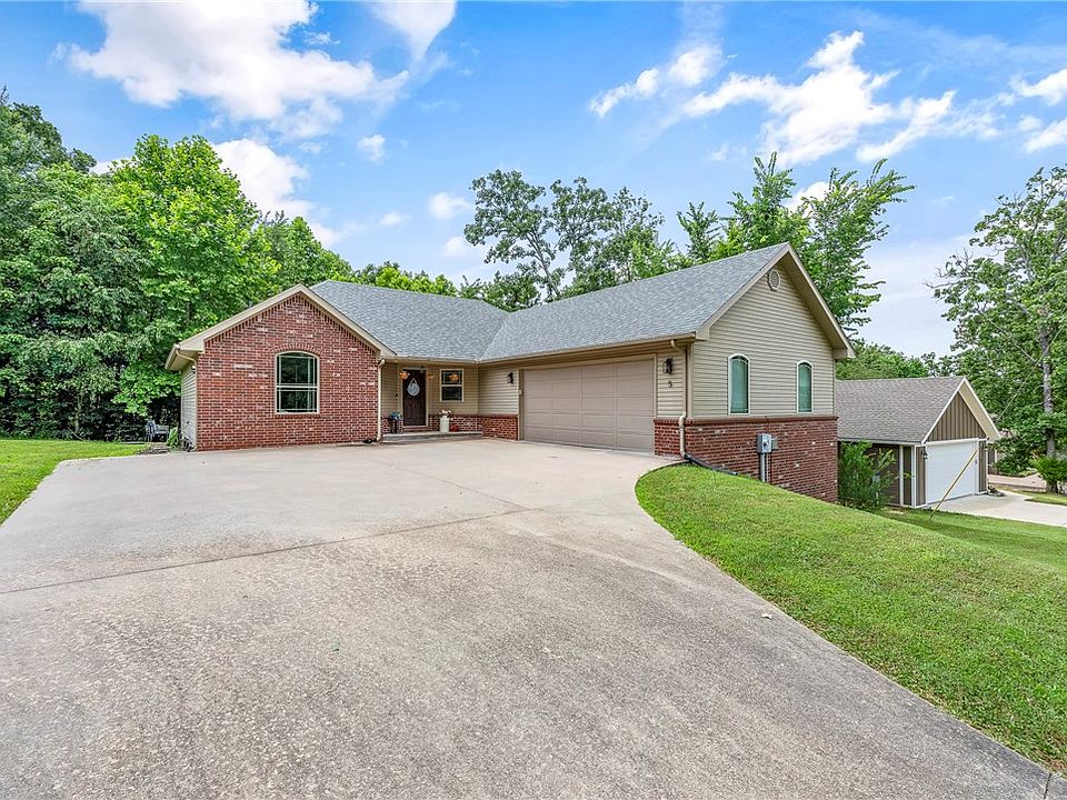 1st image of 5 Cumbrian Dr
