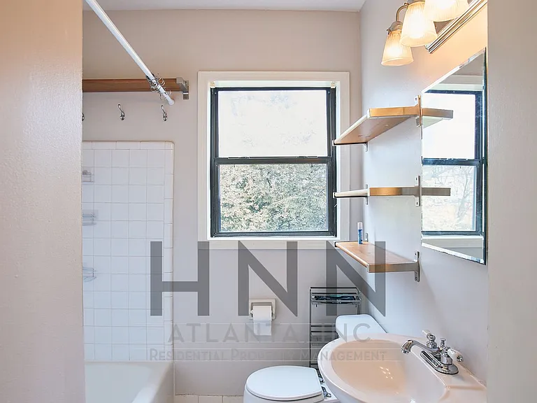 706 Argonne Ave NE #4 — Photo 4