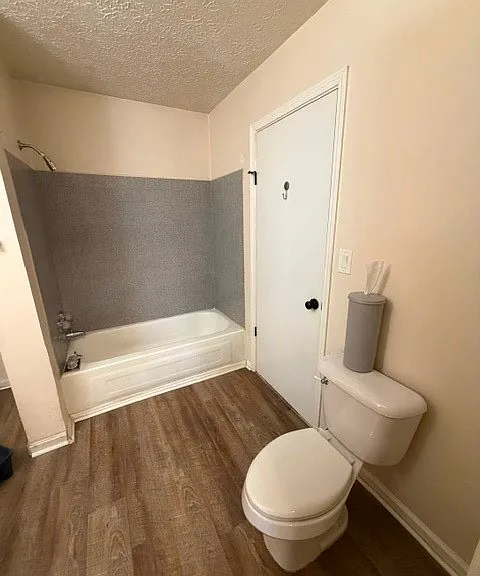 220 E Market St — Photo 17