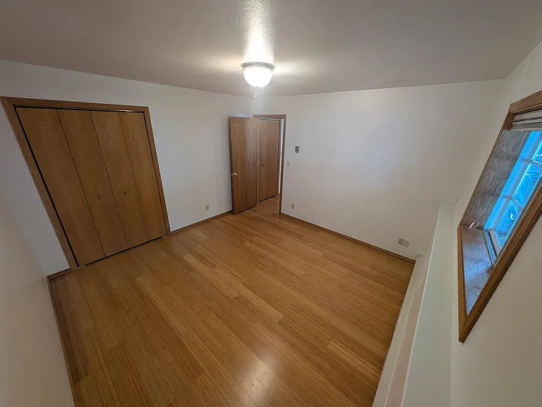 106 Spruce Ct — Photo 3