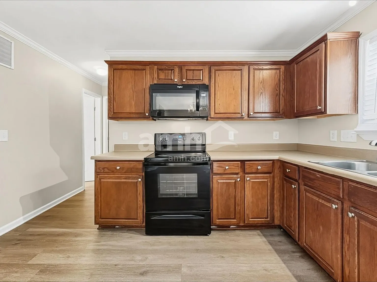 4 bed, 2.5 bath, 1990 sqft, $2,060 — Photo 3