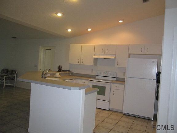 2nd image of 12 Whitcock Ln
