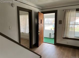 7352 Dale Ave, Center Line, MI 48015