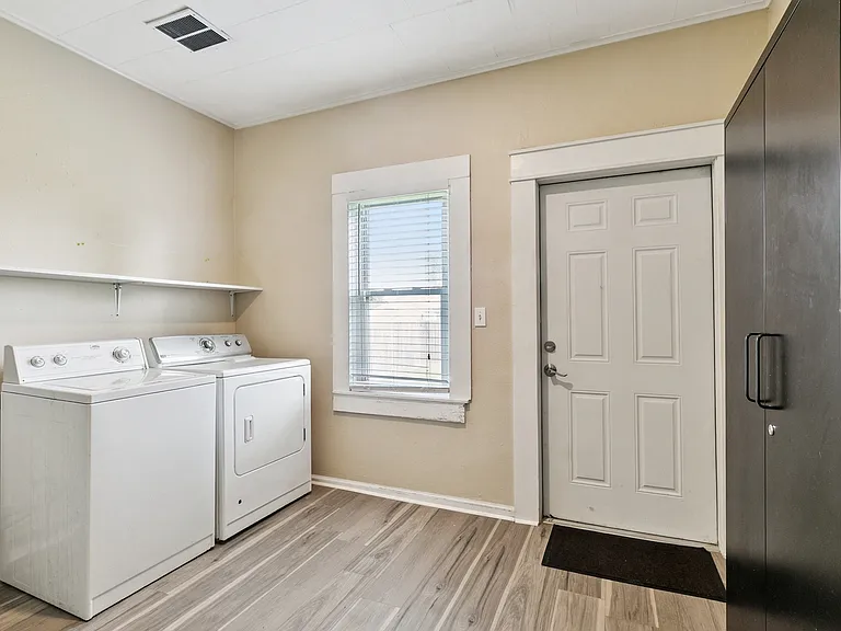 112 Saint Charles Pl — Photo 3