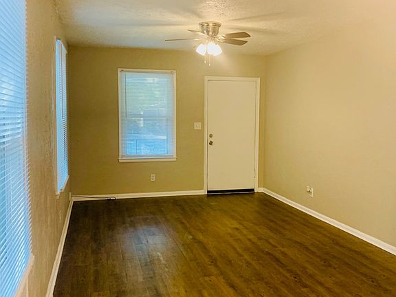 4th image of 1035 Lake Forest Blvd