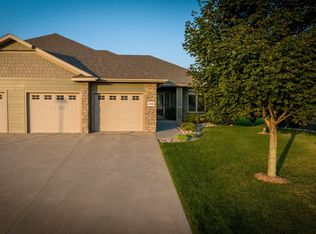 2330 Riviera Rd, Sioux Center, IA 51250