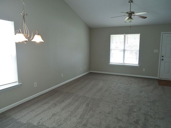 3rd image of 39 N Sussex Dr