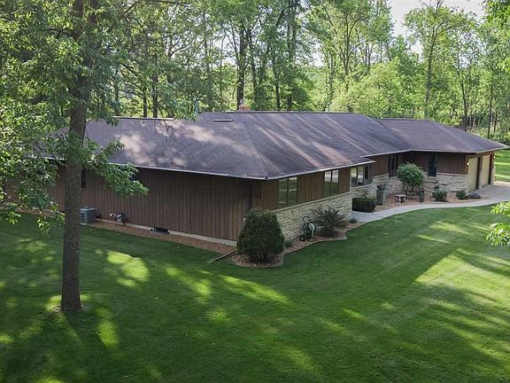 3rd image of 884 Brookfield Ln