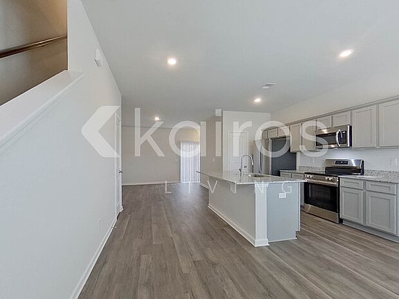 5th image of 2143 Banyon Cir