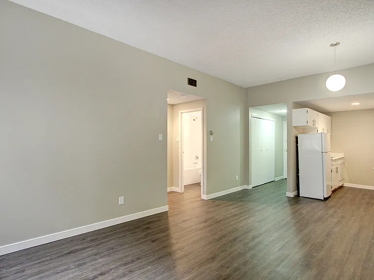 330 25th Ave SW — Photo 35