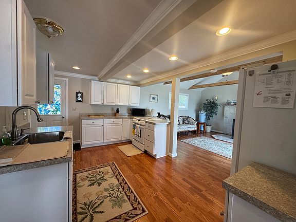 5th image of 3124 W Lake St