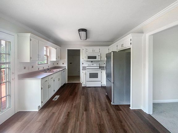 2nd image of 10305 Sovereign Pointe Dr