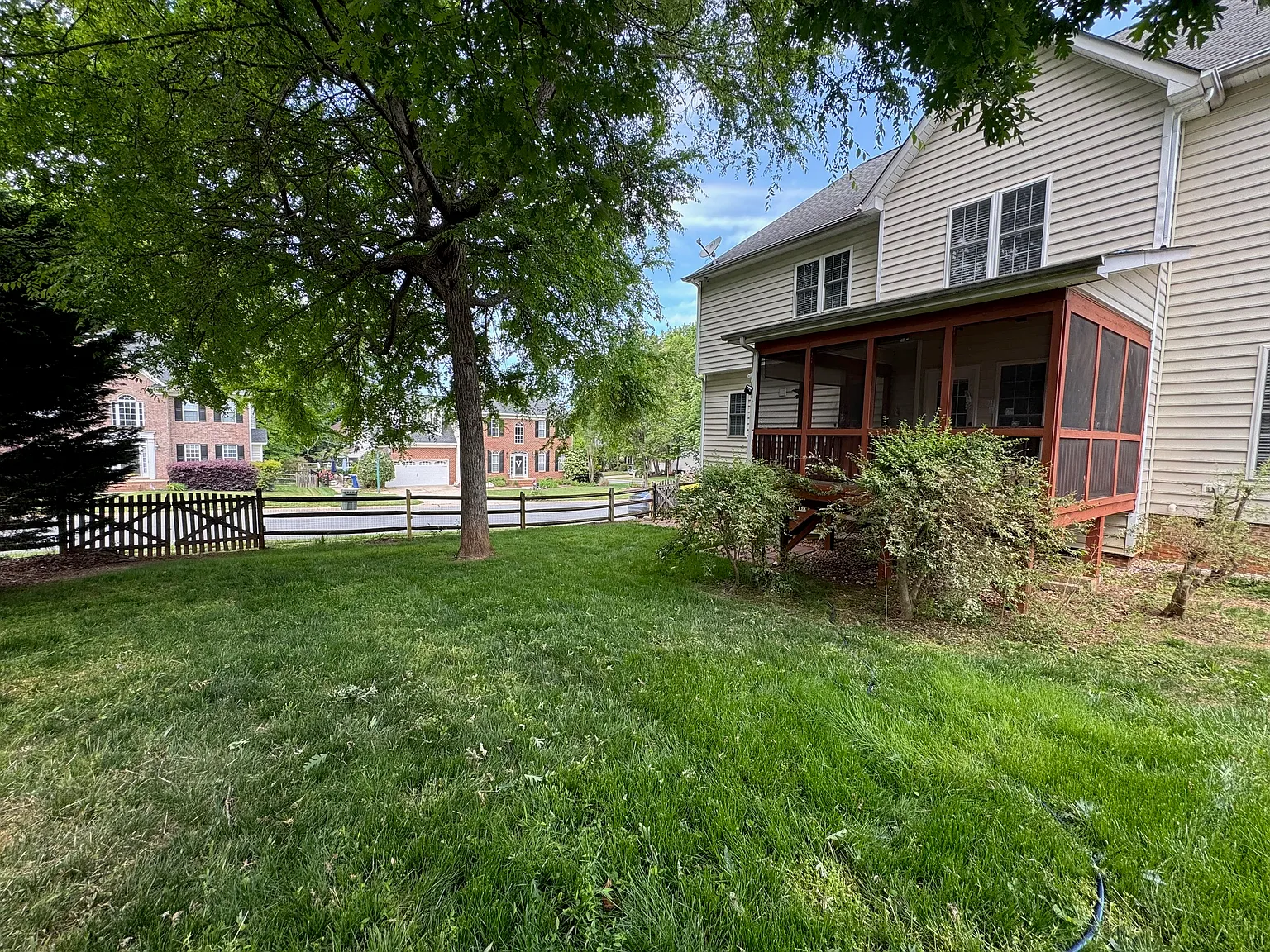 5 bed, 2.5 bath, 2890 sqft, $3,000 — Photo 3