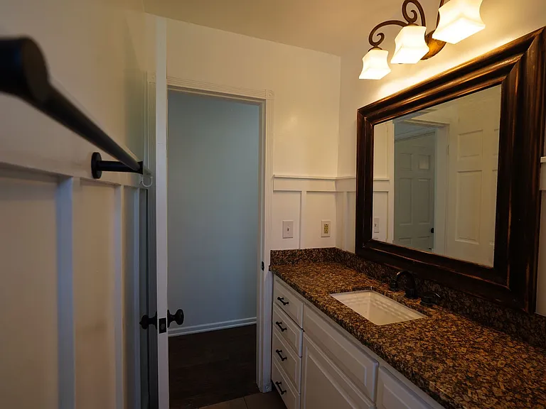 719 Esther Way — Photo 27