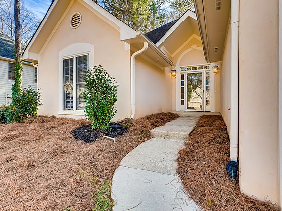 4th image of 904 Feather Creek Ln