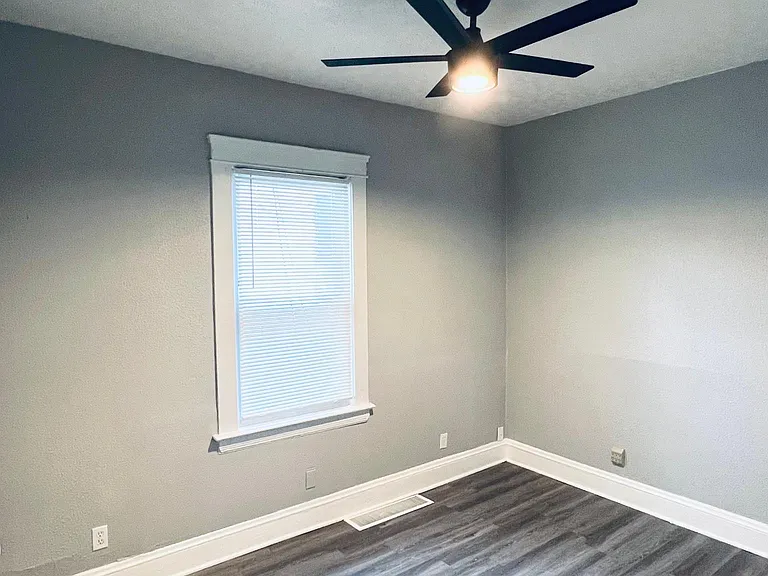 3339 W 105th St #3 — Photo 3