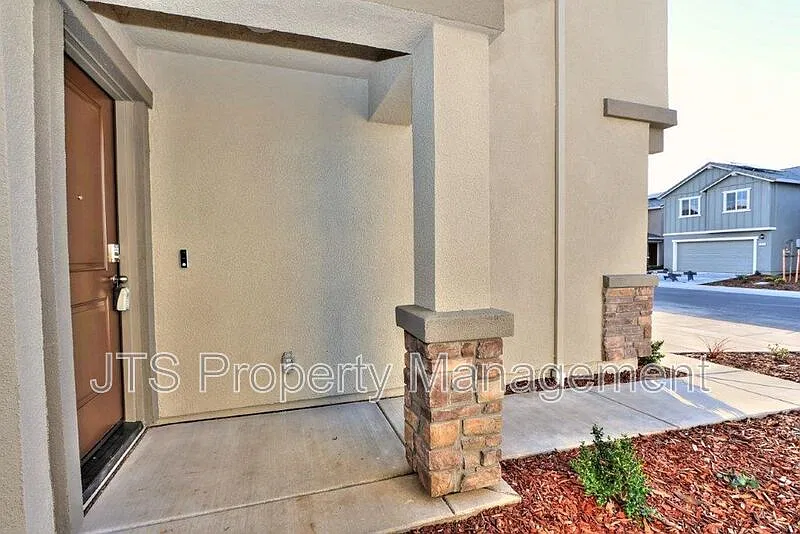 4 bed, 2.5 bath, 1650 sqft, $2,845 — Photo 4