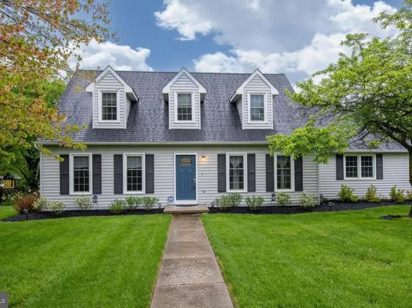 6 Merigold Ct, West Grove, PA 19390