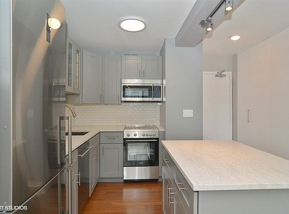 3rd image of 1460 N Sandburg Ter APT 809A