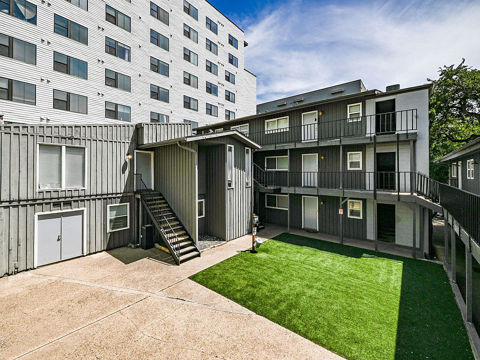 1st image of 1008 W 25th 1/2 St APT 204