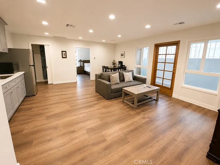 337 Washington Blvd #4 — Photo 2