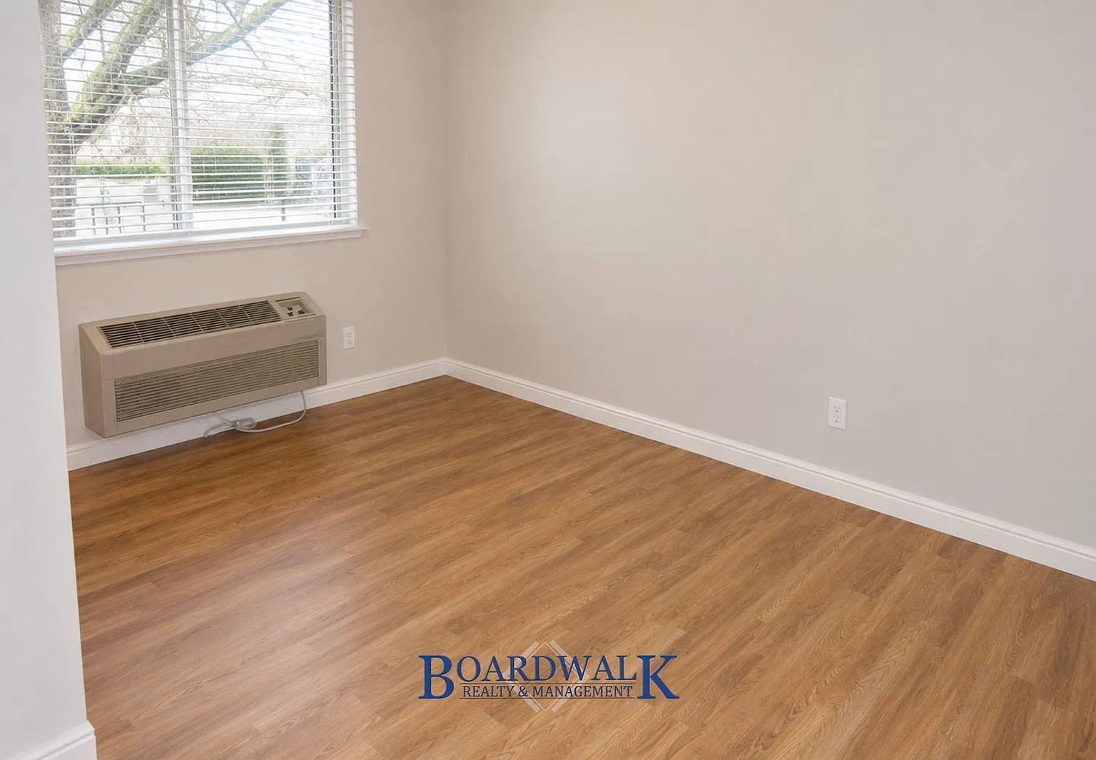2 bed, 1.0 bath, 644 sqft, $1,050 — Photo 4