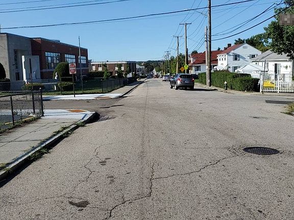 5th image of 336 Laurel Hill Ave